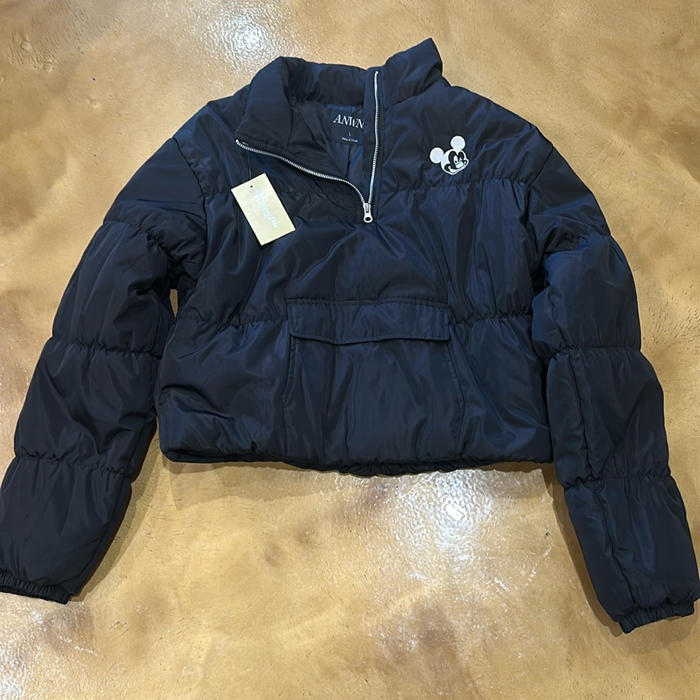 Unwnd  Puffer jacket new with tags super cute and stylish. Front pocket .